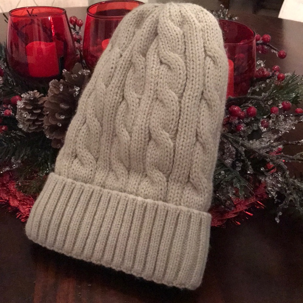 2/$10‼️Peach Couture Fleece Lined Cable Knit Hat